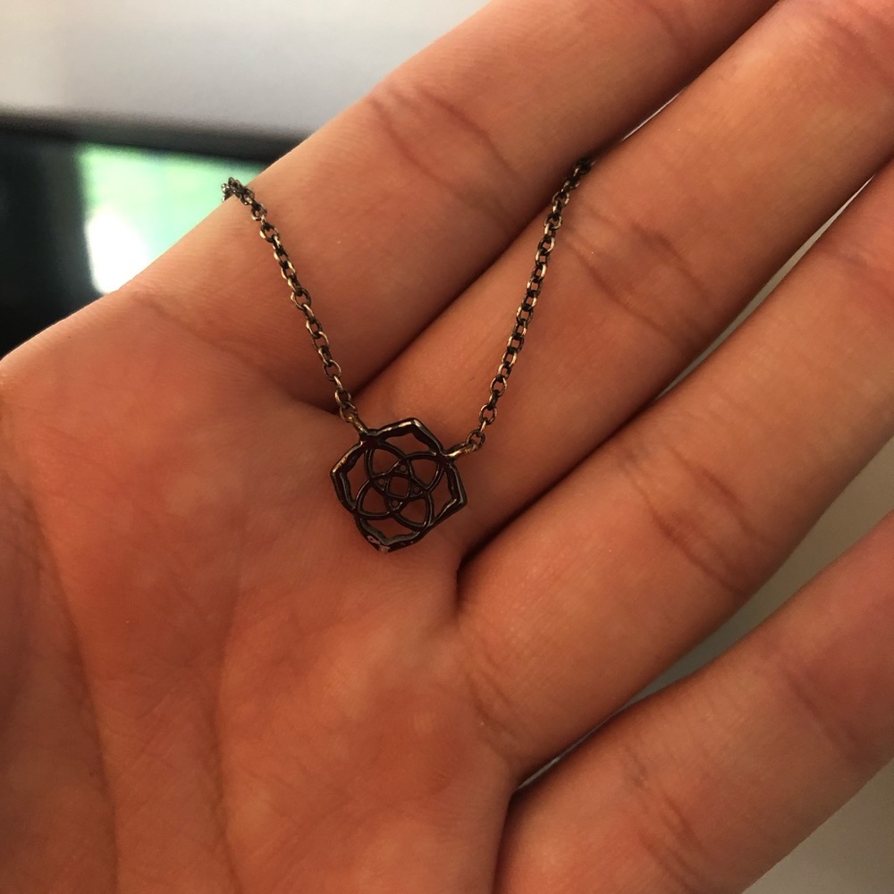 Kendra Scott necklace